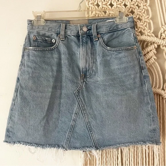🔻SOLD🔻Everlane The Reconstructed Denim Skirt - Picture 3 of 6